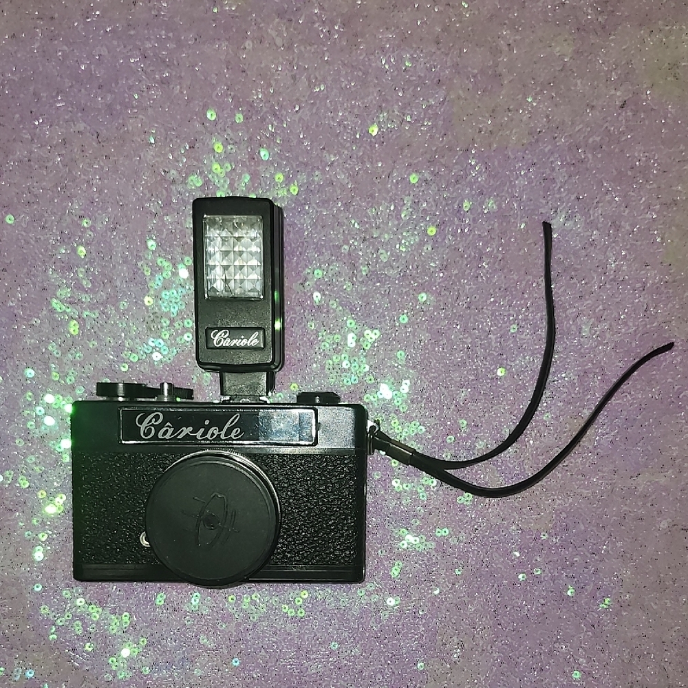 Vintage Cariole Camera with External Flash! Great for Old Photography Enthusiats